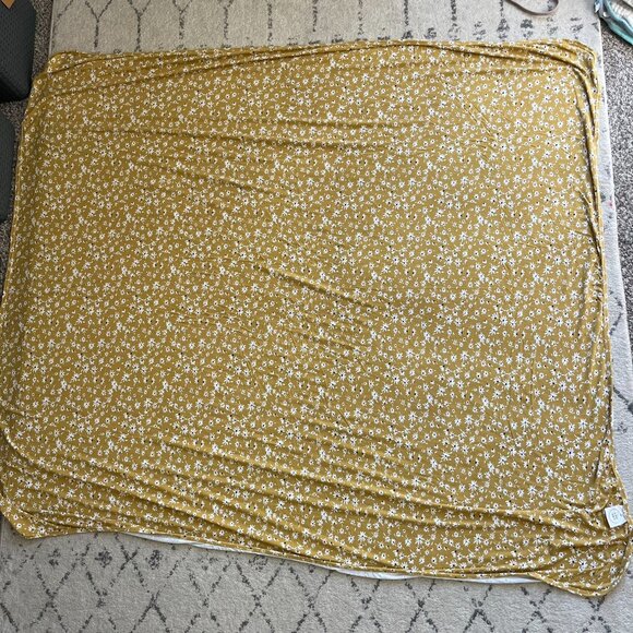 Lou & Lou Yellow Floral Swaddle Blanket 48 x 48 inches - Picture 5 of 5
